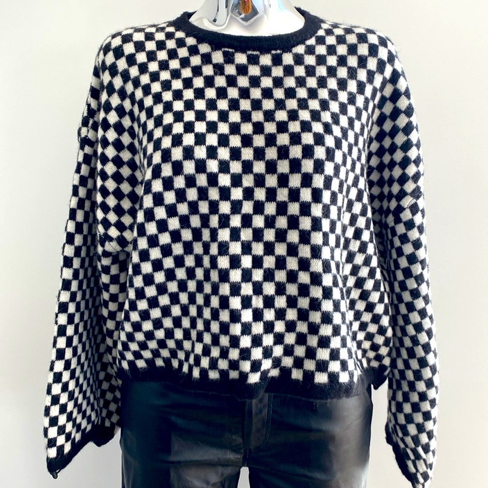 Checkered Sweater - Picture 4 of 9
